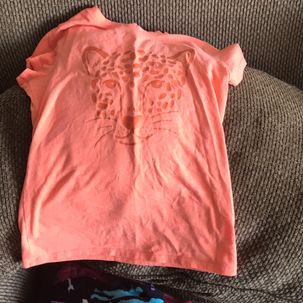 Cat and jacks size Medium. Small spot as shown in picture. No holes or stains.